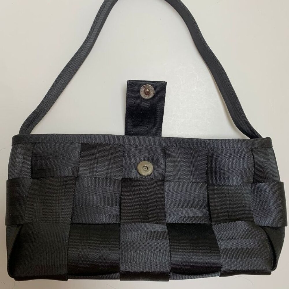 Harvey’s Black Seatbelt Shoulder Bag